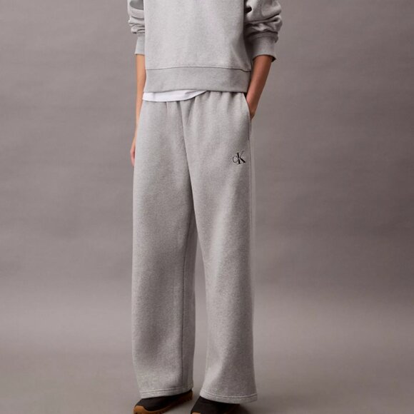 WOMEN'S CALVIN KLEIN MONOGRAM LOGO FLEECE WIDE LEG SWEATPANTS - Picture 4 of 4